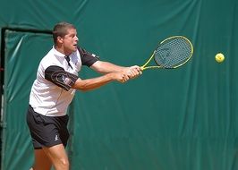 man plays tennis