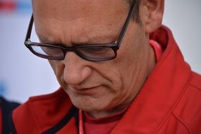 presenter with glasses at a concert in Hamburg close-up