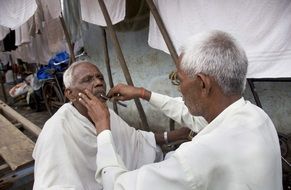 shave in a salon in india