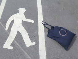 footpath pictogram and blue bag