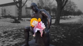 Statue Doll Girl