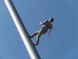 sculpture walk into the sky of a Jonathan Borofsky