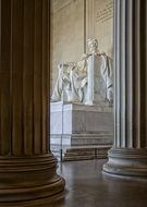 columns of the Lincoln Memorial