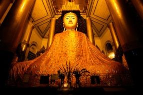 Buddha Shwedagon Statue