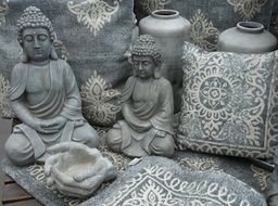 stone buddhas for meditation