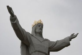 crowned christ, Statue at sky, Poland, Åwiebodzin