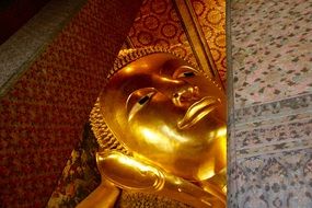 Lying Buddha statue