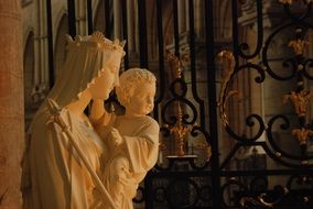 sculpture of Maria with Christ