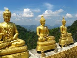 golden Buddha statues