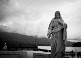 statue of jesus in the cemetery