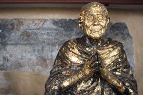 golden buddhist sculpture