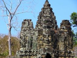 temple ruins in angkor