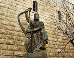 bronze statue with harp in jerusalem