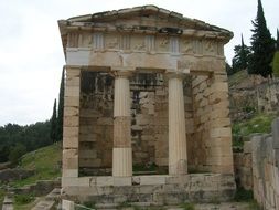 ruins of the ancient greek temple of delphi