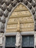 Arch on the facade of Cologne Cathedral