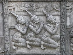 figures on the temple wall in Ayuthaya