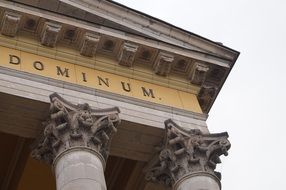 temple roof corner dominum