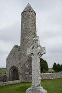 stone religious architecture in clonmacnois