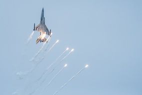 Fighter Aircraft Flares