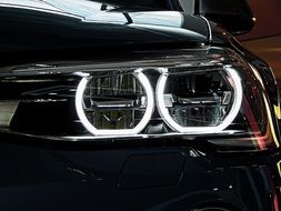 round lights at the car headlights