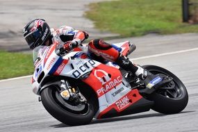 motorcycle racing as extreme