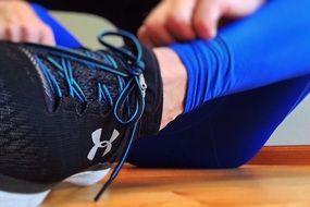 black sneakers and blue leggings on the athlete