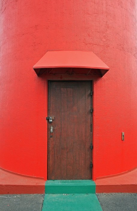 entrance to the red lighthouse