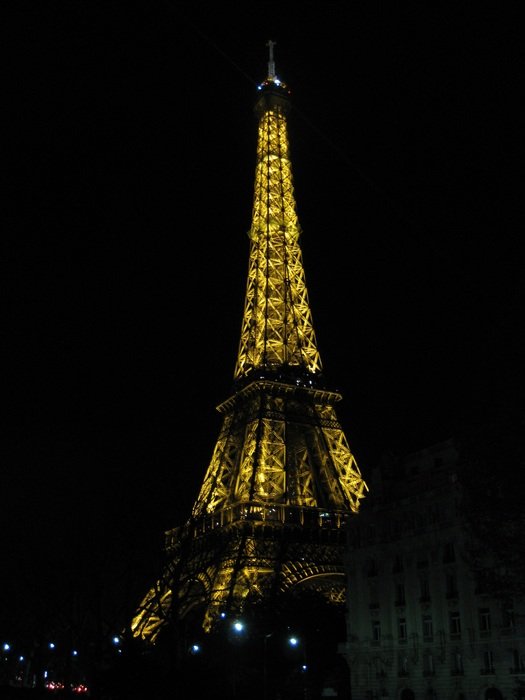 Picture of Eiffel Tower at night