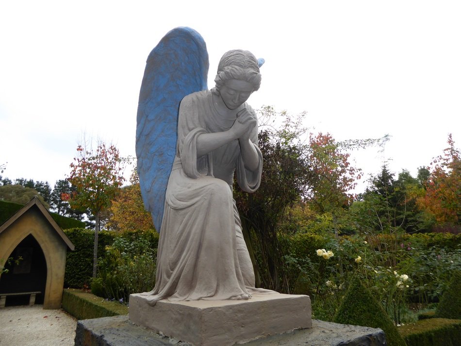 Stone statue of praying angel