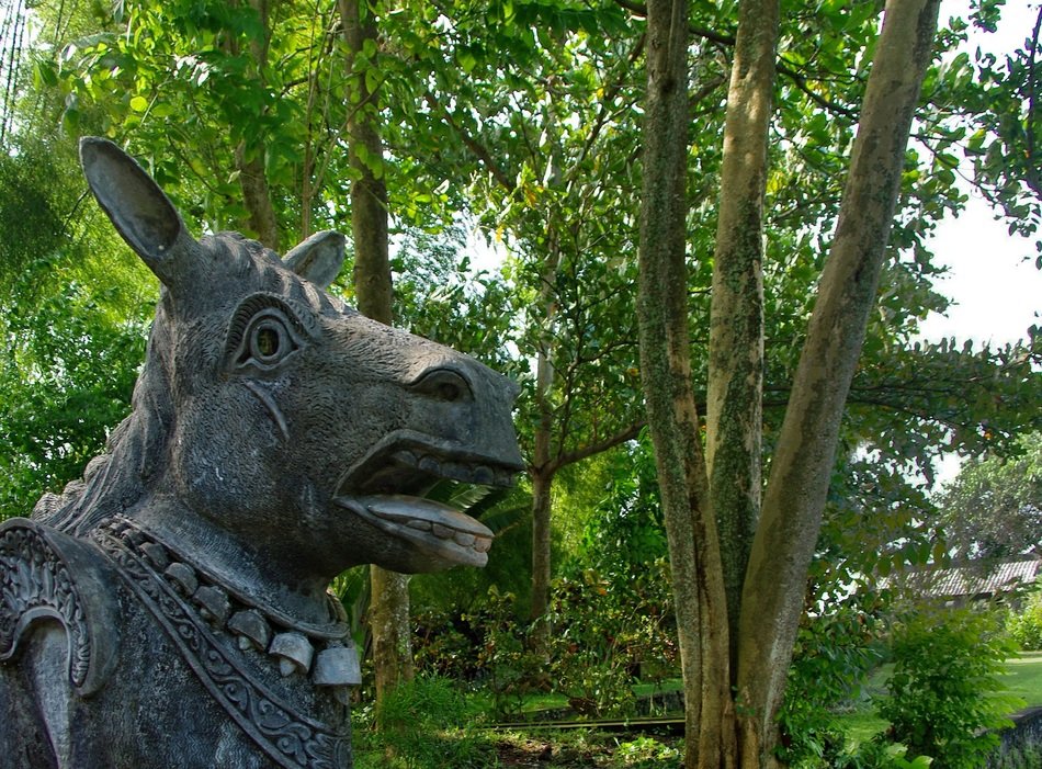 statue in tirta gangga