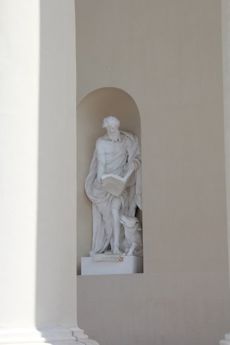 Sculpture of the archbishop at the cathedral in Vilnius