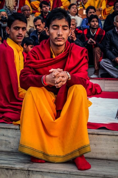 indian monks meditate
