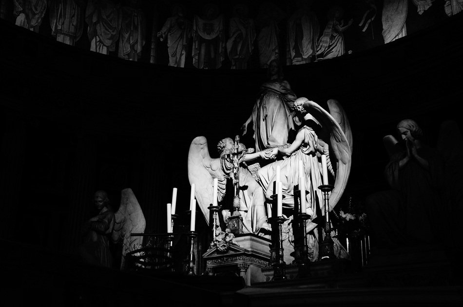 Angels, sculpture in Church, black and white