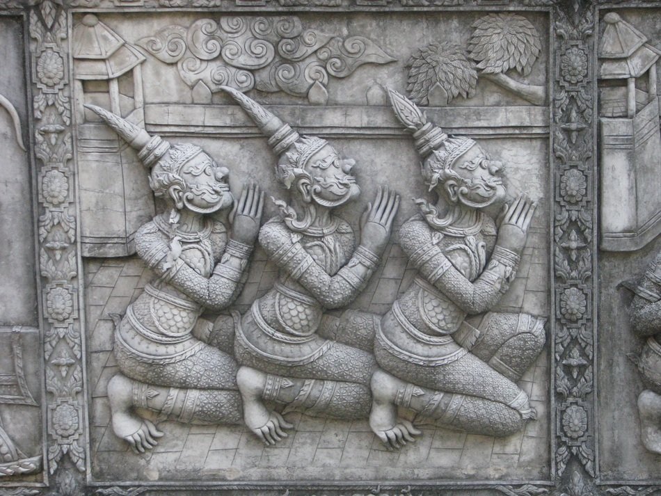 figures on the temple wall in Ayuthaya
