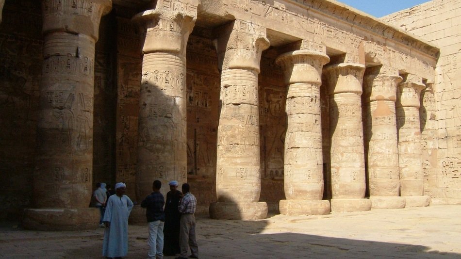 hall of comings in Habu temple