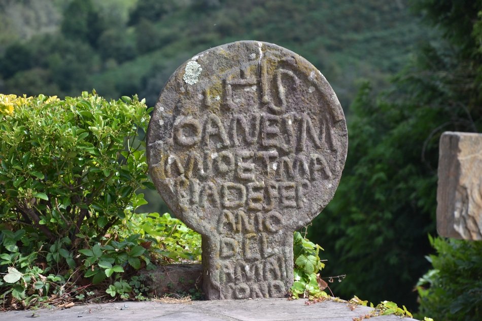 cemetery tombstone