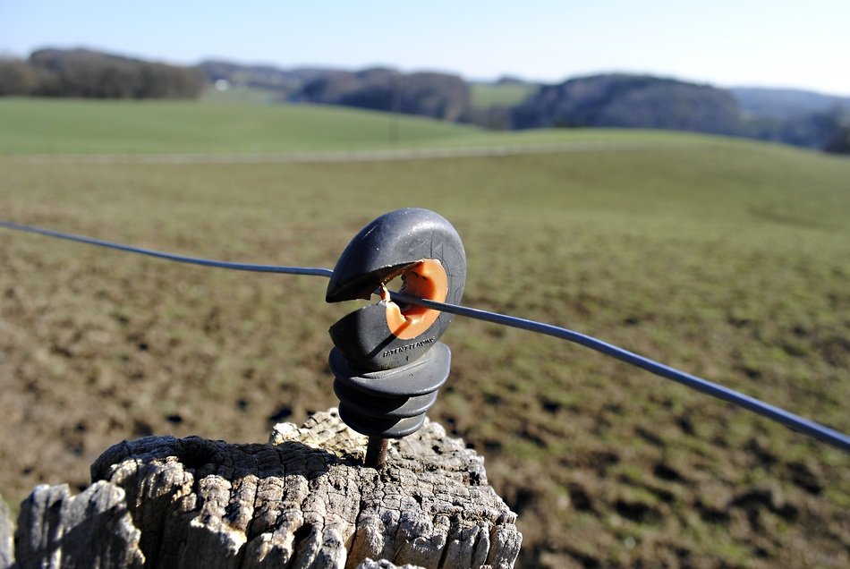 Voltage wire on the field