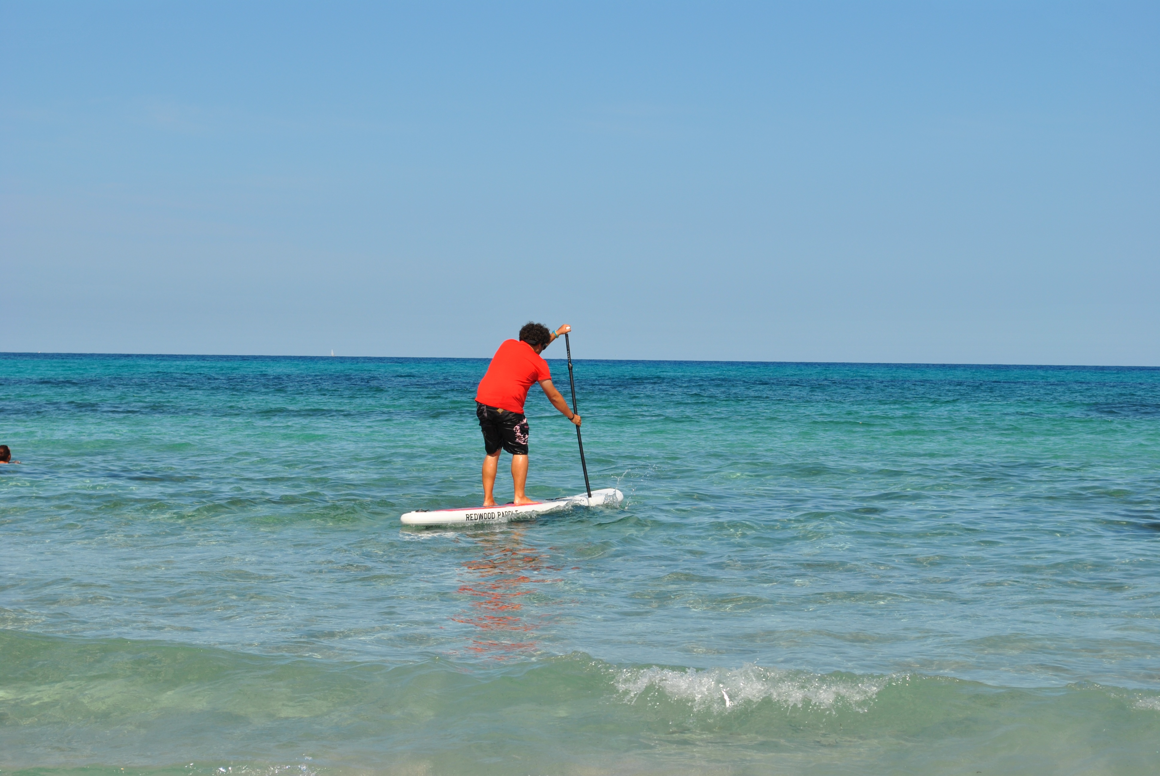 White surf. Серфинг на Майорке. Серф -пляжи Мапуту.. Красное море пляж серфинг. Sunshine Divers Beach пляж.