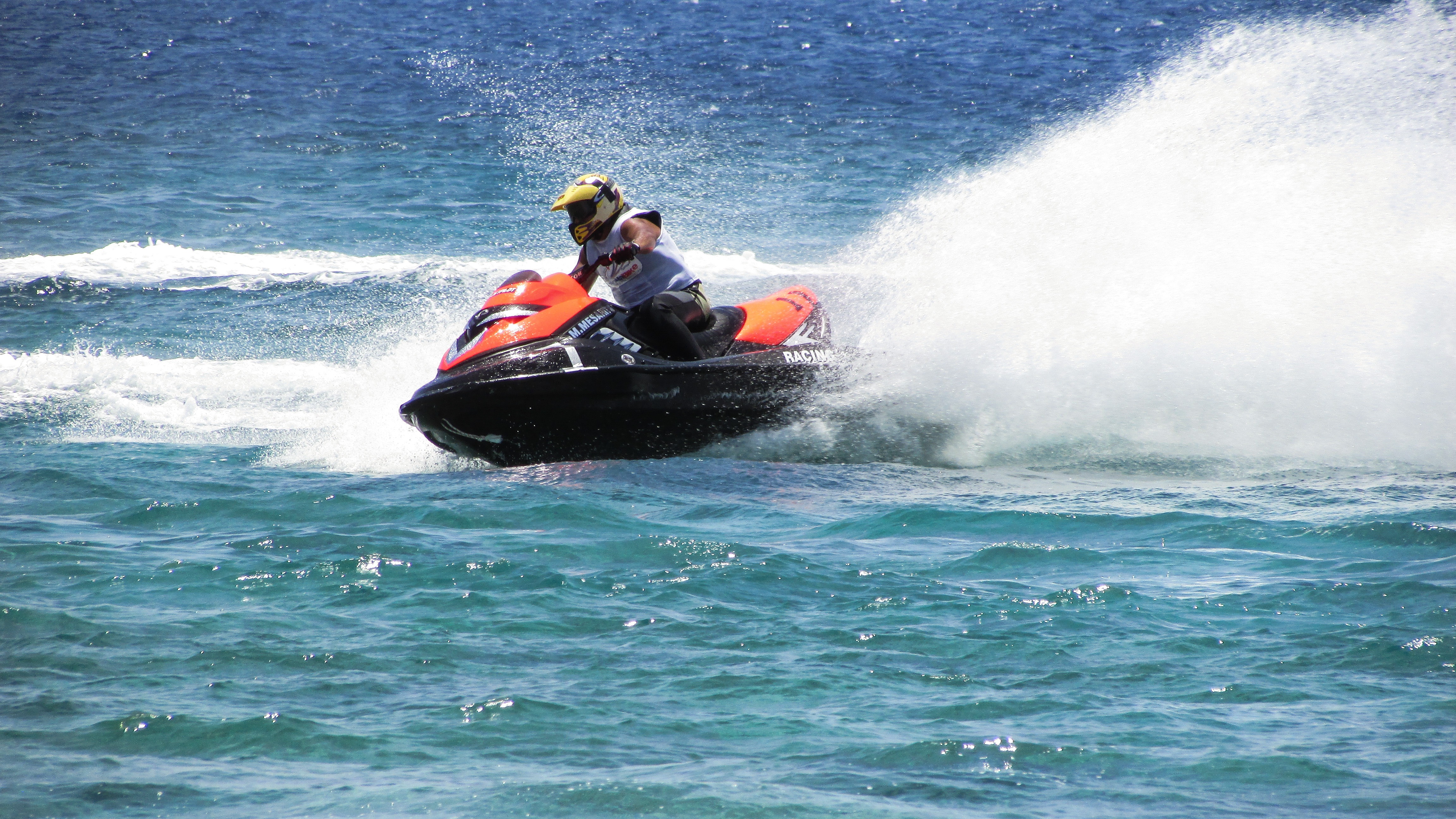 Jet skiing картинка