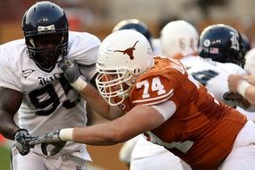 players in offensive line in american football