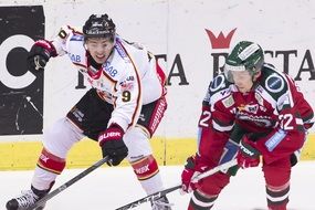 Luke Kunin and Johan Franzene at the Frolunda HC ice hockey game