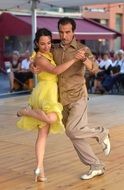 couple dancing argentinian tango