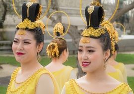 traditional dancers in china