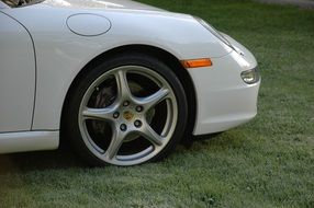 wheels of white porsche car