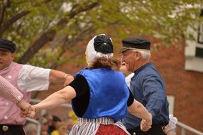 dutch dance in traditional clothes