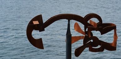 olympic sculptures near water in seattle