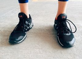 black sport shoes