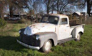 old rusty truck in the countryside