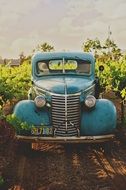 rusty blue retro car