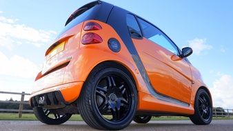 Picture of orange Smart Car